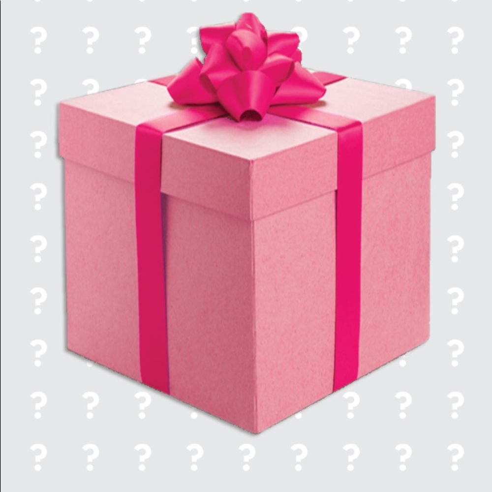 MYSTERY BOX 📦 - 5 ITEMS for $25‼️